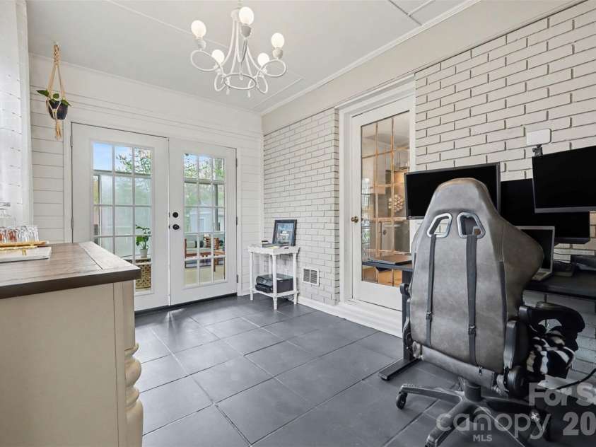 2233 Stonewood Drive, Charlotte, NC 28210.  MLS# CAR4361182, YatesRealty ID 19106. 