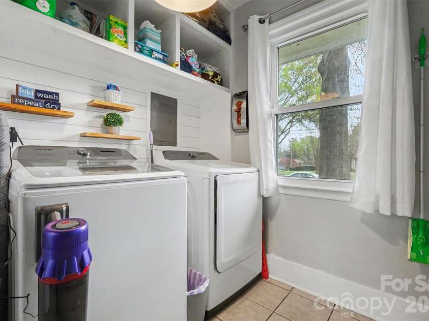 2233 Stonewood Drive, Charlotte, NC 28210.  MLS# CAR4361182, YatesRealty ID 19106. 