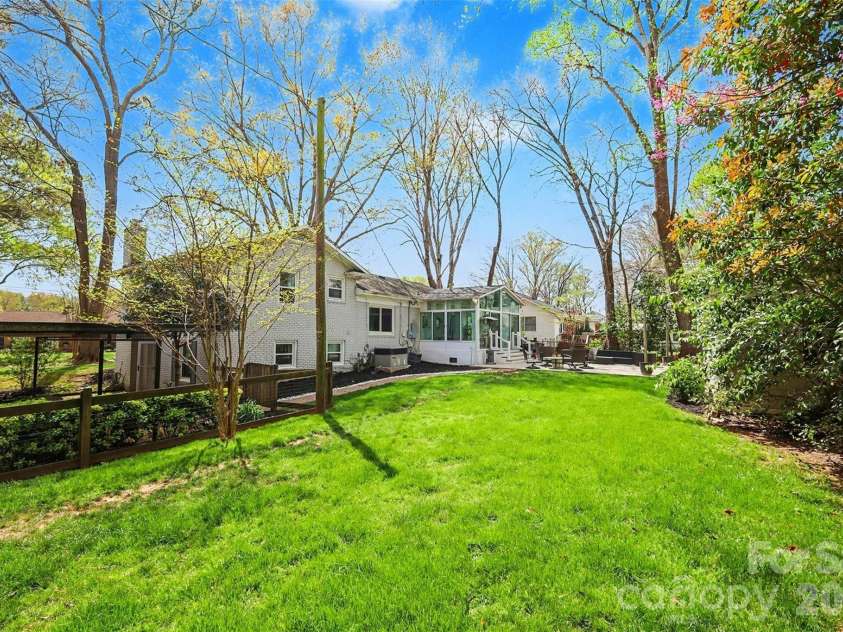 2233 Stonewood Drive, Charlotte, NC 28210.  MLS# CAR4361182, YatesRealty ID 19106. 