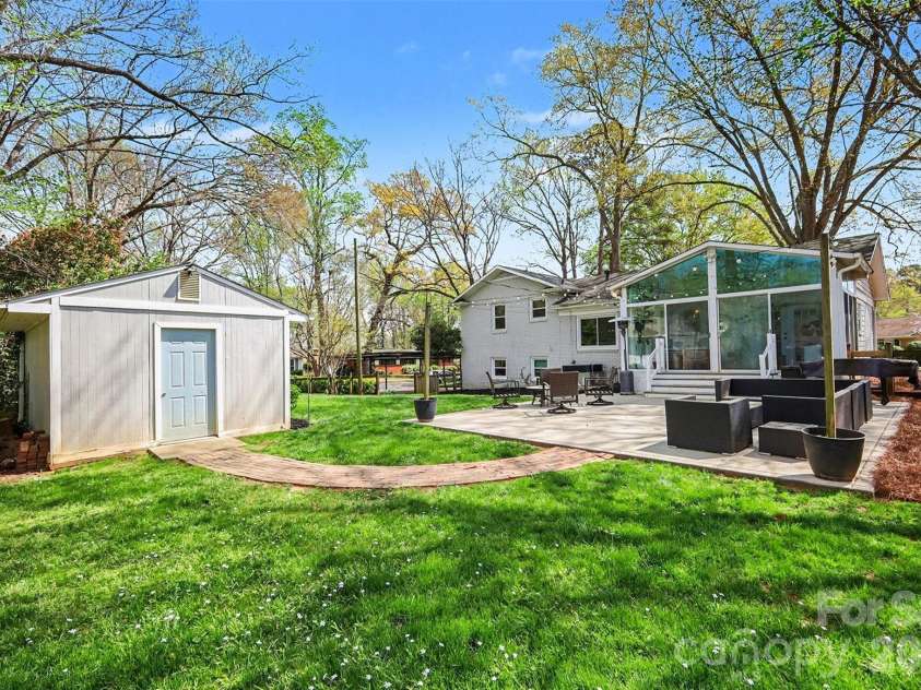 2233 Stonewood Drive, Charlotte, NC 28210.  MLS# CAR4361182, YatesRealty ID 19106. 