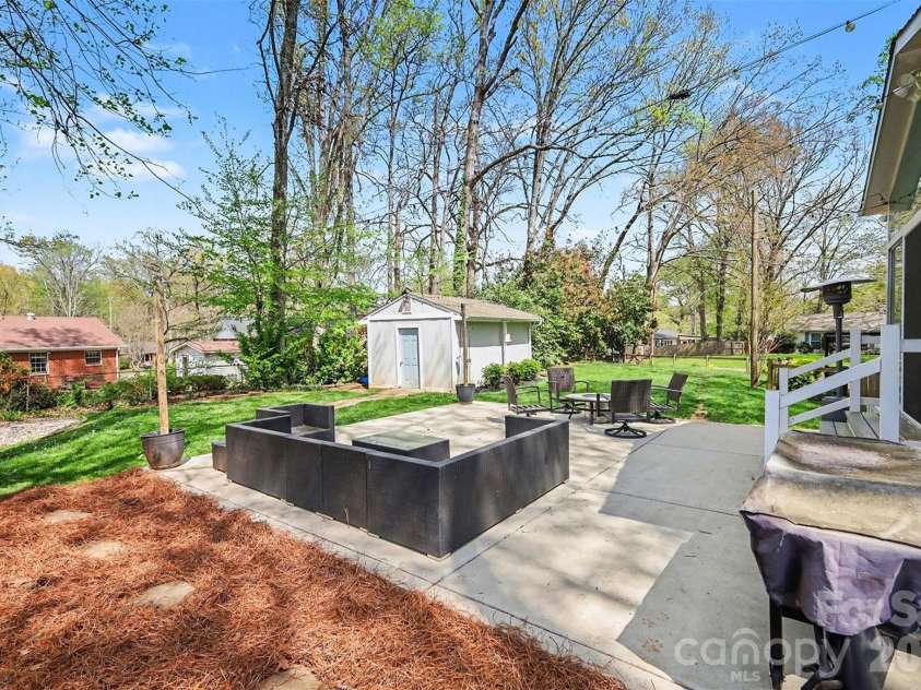 2233 Stonewood Drive, Charlotte, NC 28210.  MLS# CAR4361182, YatesRealty ID 19106. 