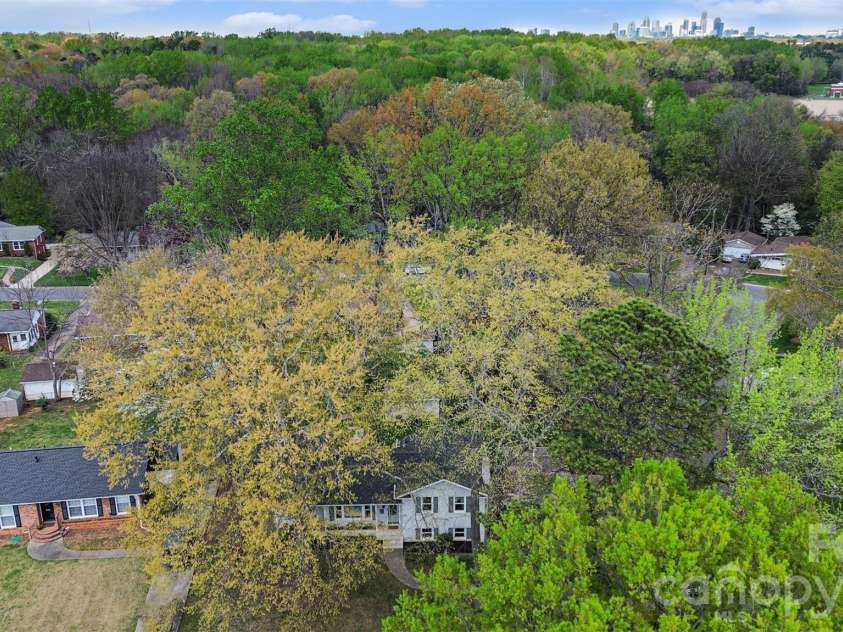 2233 Stonewood Drive, Charlotte, NC 28210.  MLS# CAR4361182, YatesRealty ID 19106. 