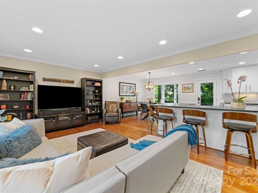 3329 Winnipeg Circle, Charlotte, NC 28210.  MLS# CAR4251015, YatesRealty ID 19106. 