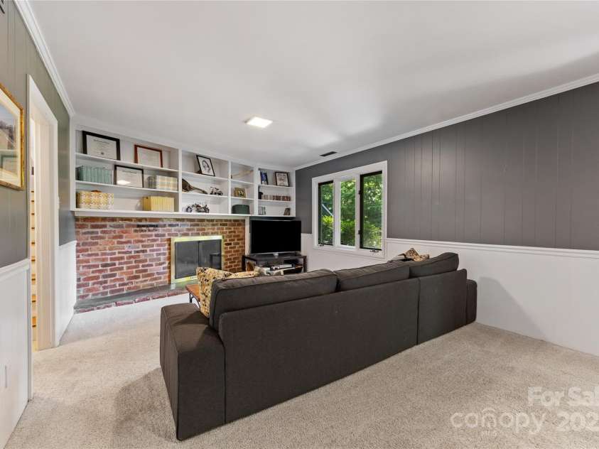 3329 Winnipeg Circle, Charlotte, NC 28210.  MLS# CAR4251015, YatesRealty ID 19106. 