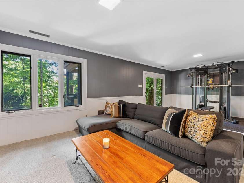 3329 Winnipeg Circle, Charlotte, NC 28210.  MLS# CAR4251015, YatesRealty ID 19106. 