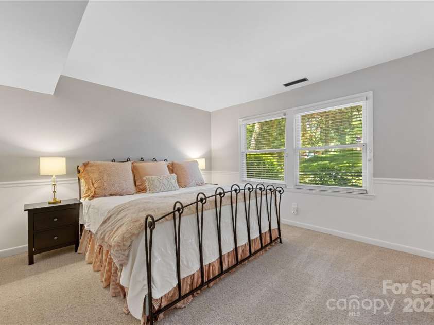 3329 Winnipeg Circle, Charlotte, NC 28210.  MLS# CAR4251015, YatesRealty ID 19106. 