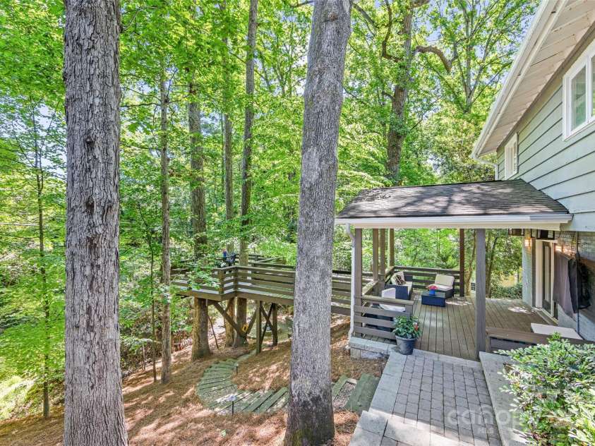 3329 Winnipeg Circle, Charlotte, NC 28210.  MLS# CAR4251015, YatesRealty ID 19106. 