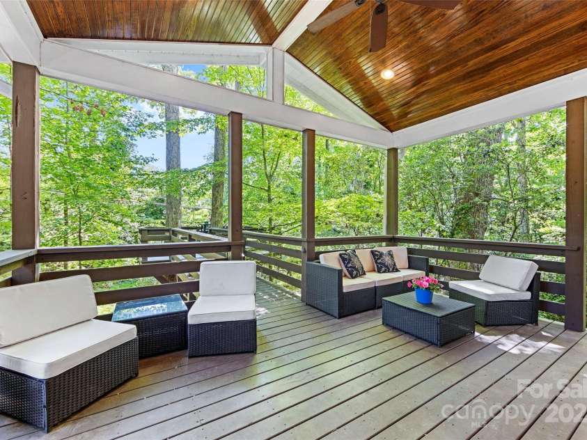 3329 Winnipeg Circle, Charlotte, NC 28210.  MLS# CAR4251015, YatesRealty ID 19106. 