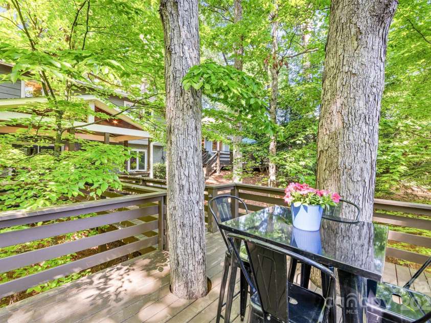 3329 Winnipeg Circle, Charlotte, NC 28210.  MLS# CAR4251015, YatesRealty ID 19106. 