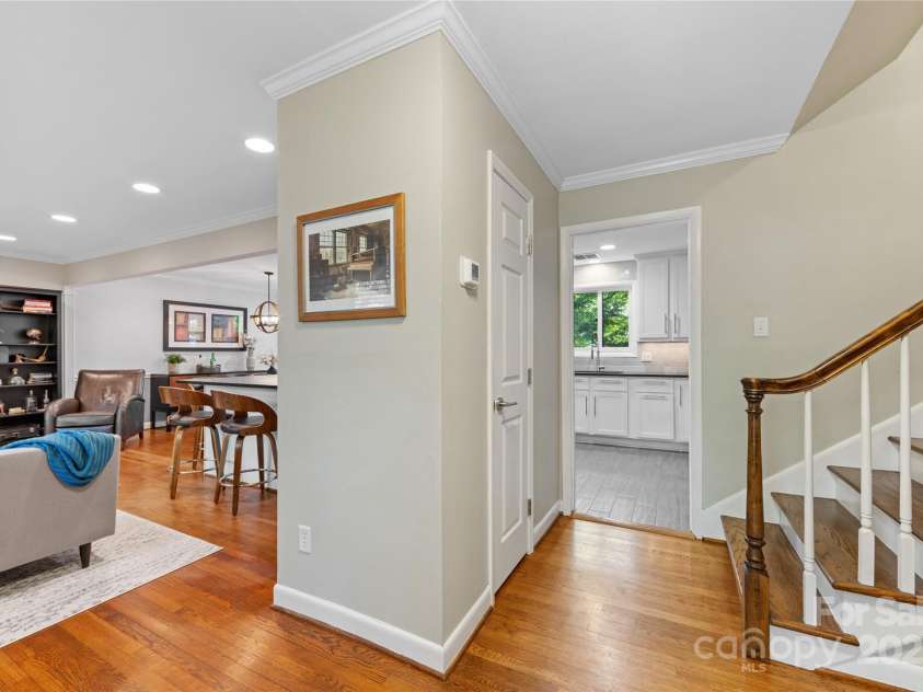 3329 Winnipeg Circle, Charlotte, NC 28210.  MLS# CAR4251015, YatesRealty ID 19106. 