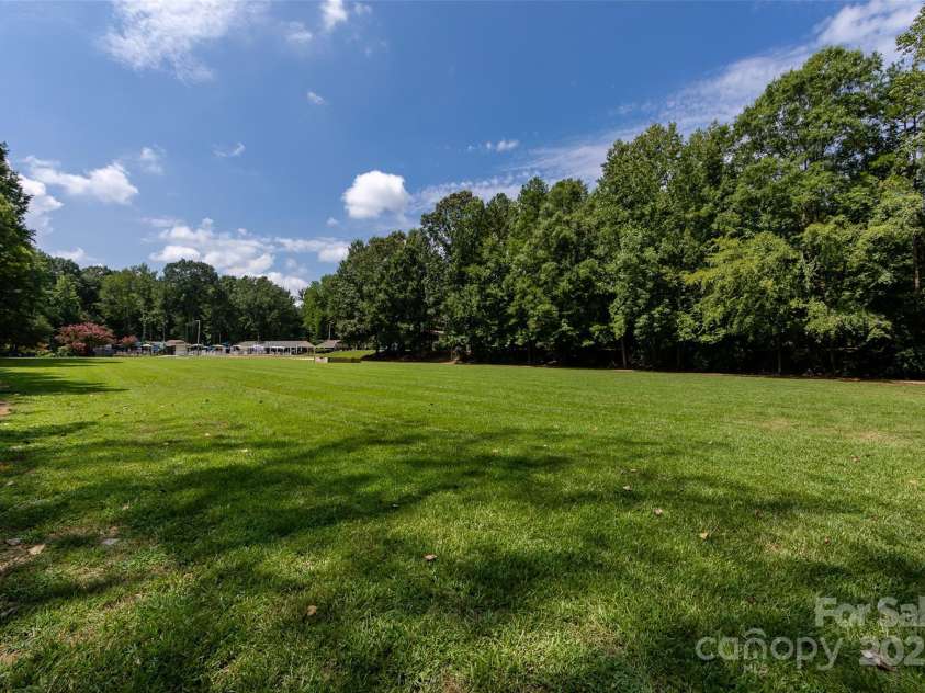 3329 Winnipeg Circle, Charlotte, NC 28210.  MLS# CAR4251015, YatesRealty ID 19106. Anne Heinig Park Field and playground are open for all to use - The park was donated by a neighbor years ago and is now loved and maintained by our neighbors! Popular spot for gatherings.