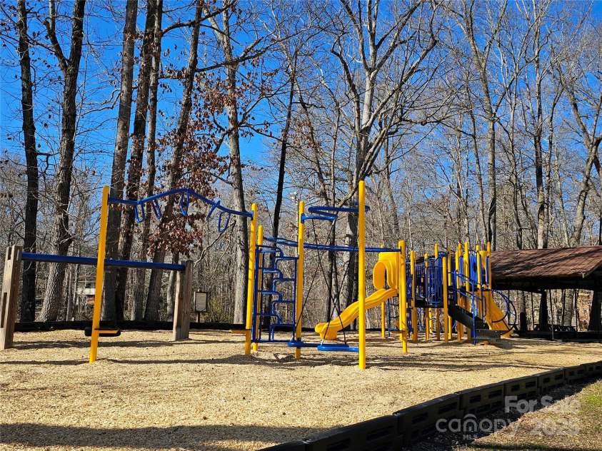 3329 Winnipeg Circle, Charlotte, NC 28210.  MLS# CAR4251015, YatesRealty ID 19106. Anne Heinig Park Playground in the neighborhood!