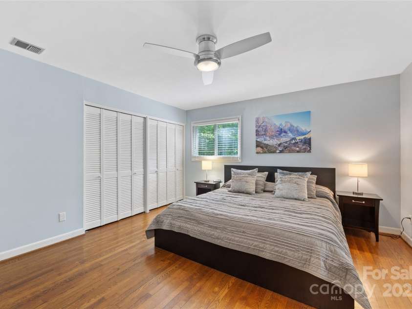 3329 Winnipeg Circle, Charlotte, NC 28210.  MLS# CAR4251015, YatesRealty ID 19106. Great sized bedrooms and closets!