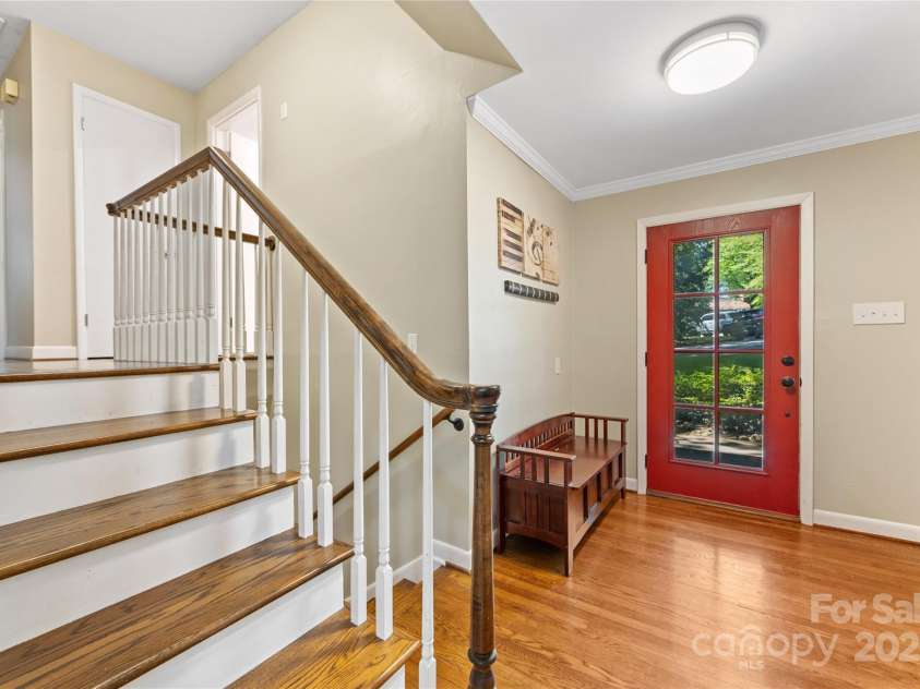 3329 Winnipeg Circle, Charlotte, NC 28210.  MLS# CAR4251015, YatesRealty ID 19106. Welcome Home