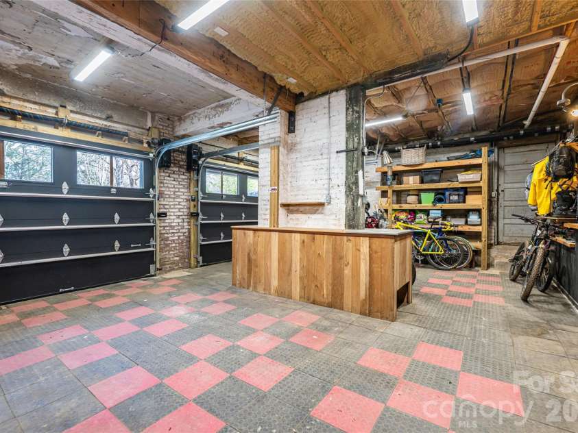 81 Edgemont Road, Asheville, NC 28801.  MLS# CAR4365917, YatesRealty ID 19107. 2 car Garage