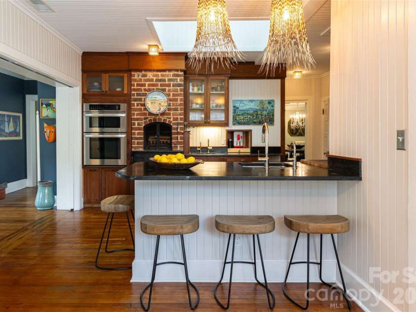 81 Edgemont Road, Asheville, NC 28801.  MLS# CAR4365917, YatesRealty ID 19107. 