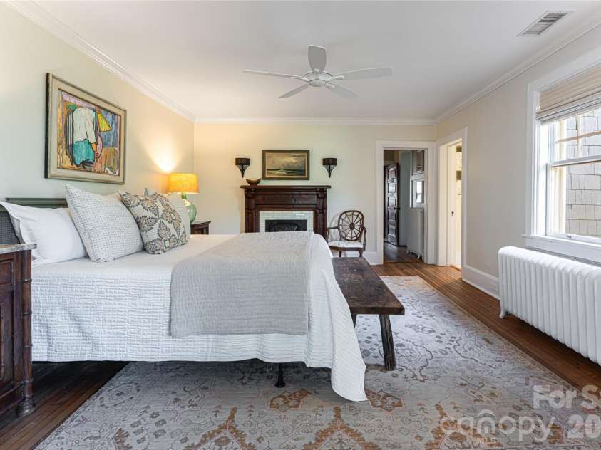 81 Edgemont Road, Asheville, NC 28801.  MLS# CAR4365917, YatesRealty ID 19107. 