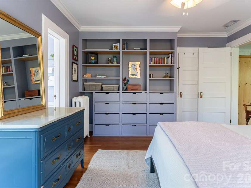 81 Edgemont Road, Asheville, NC 28801.  MLS# CAR4365917, YatesRealty ID 19107. 