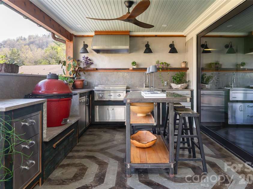 81 Edgemont Road, Asheville, NC 28801.  MLS# CAR4365917, YatesRealty ID 19107. 