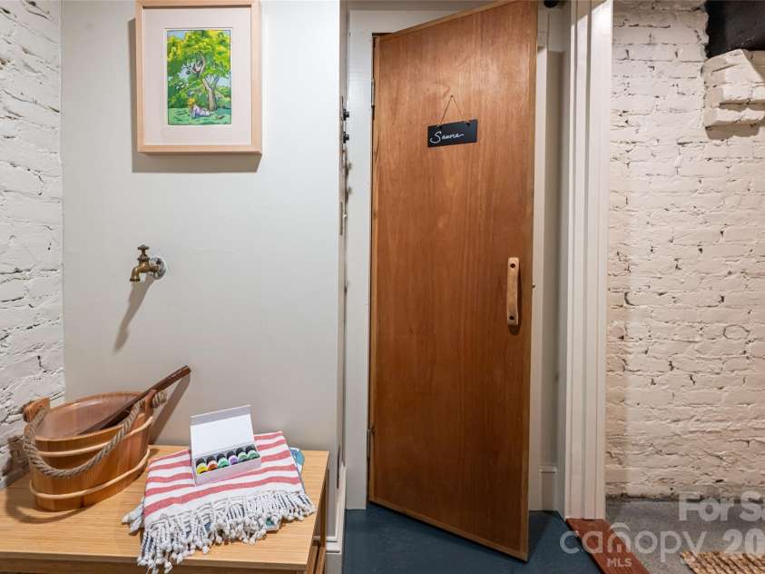 81 Edgemont Road, Asheville, NC 28801.  MLS# CAR4365917, YatesRealty ID 19107. 