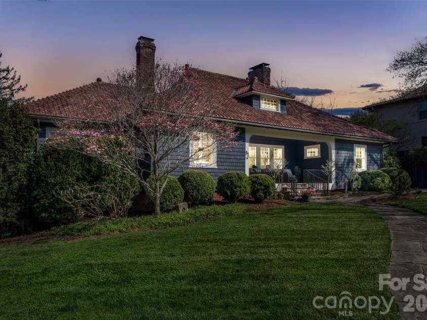 81 Edgemont Road, Asheville, NC 28801.  MLS# CAR4365917, YatesRealty ID 19107. 