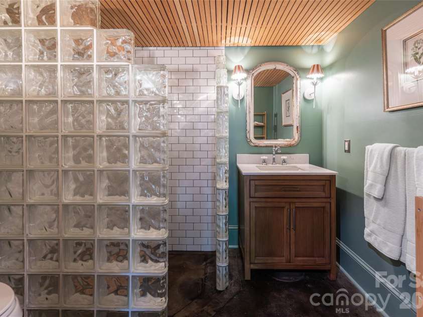 81 Edgemont Road, Asheville, NC 28801.  MLS# CAR4365917, YatesRealty ID 19107. Basement Full Bathroom