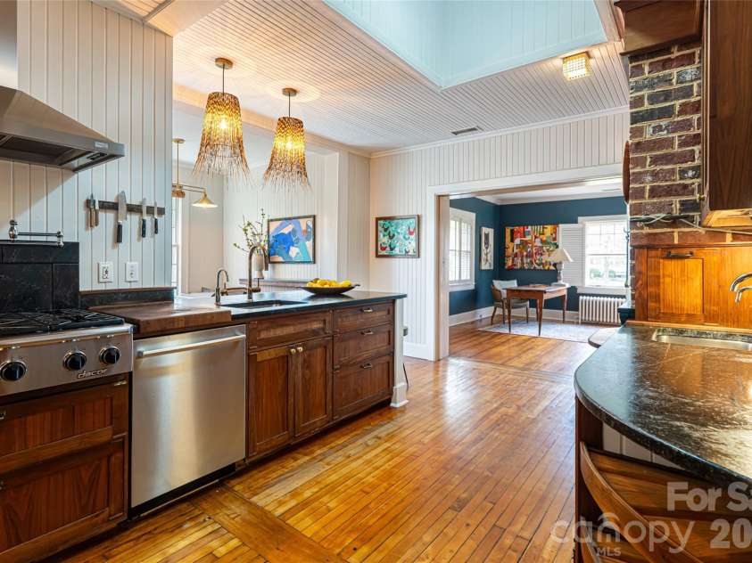 81 Edgemont Road, Asheville, NC 28801.  MLS# CAR4365917, YatesRealty ID 19107. Kitchen