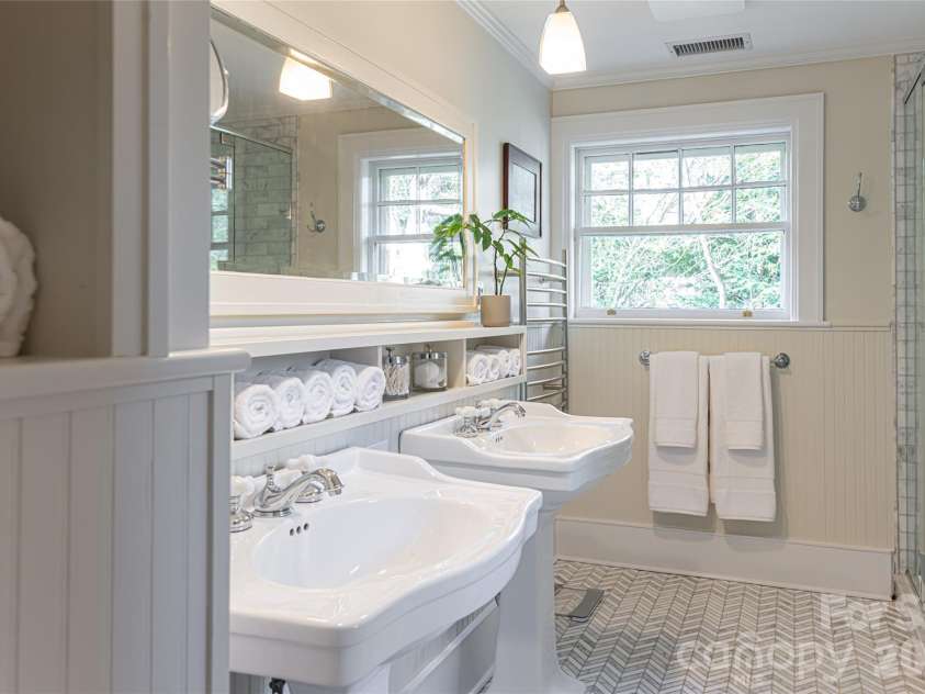81 Edgemont Road, Asheville, NC 28801.  MLS# CAR4365917, YatesRealty ID 19107. Primary Bathroom