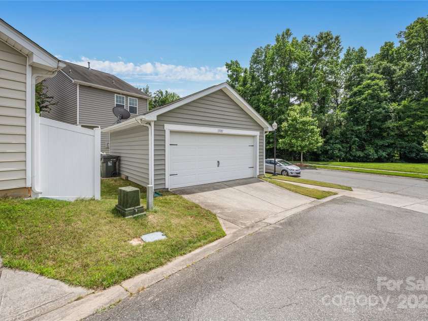 13107 Heath Grove Drive, Huntersville, NC 28078.  MLS# CAR4259470, YatesRealty ID 19108. 