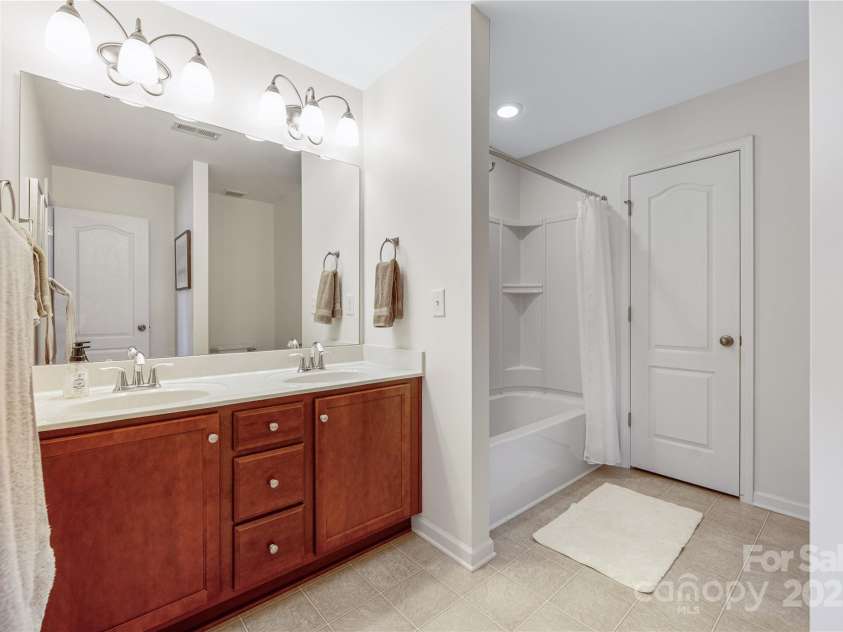 13107 Heath Grove Drive, Huntersville, NC 28078.  MLS# CAR4259470, YatesRealty ID 19108. 