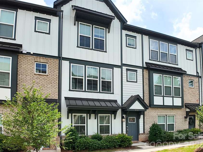 912 Mary Max Drive, Davidson, NC 28036.  MLS# CAR4386384, YatesRealty ID 19108. 