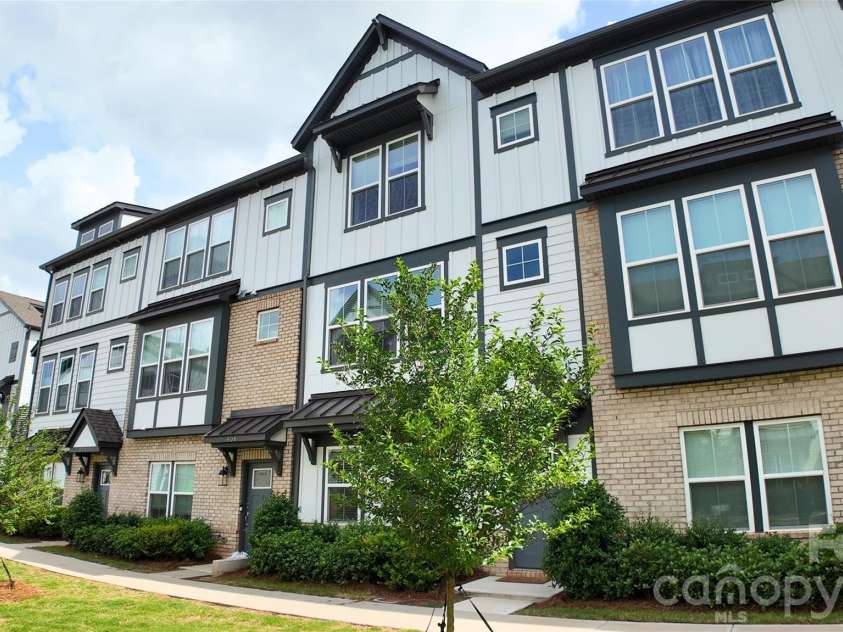 912 Mary Max Drive, Davidson, NC 28036.  MLS# CAR4386384, YatesRealty ID 19108. 
