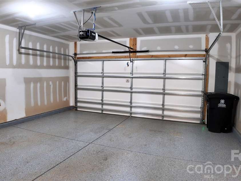 912 Mary Max Drive, Davidson, NC 28036.  MLS# CAR4386384, YatesRealty ID 19108. 
