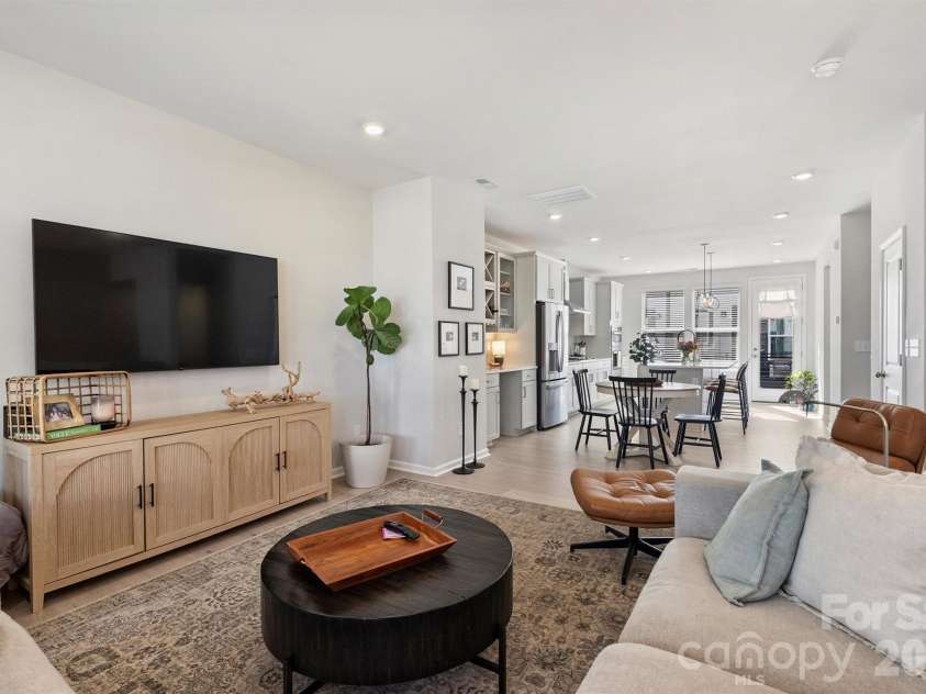 912 Mary Max Drive, Davidson, NC 28036.  MLS# CAR4386384, YatesRealty ID 19108. 