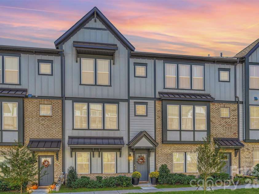 912 Mary Max Drive, Davidson, NC 28036.  MLS# CAR4386384, YatesRealty ID 19108. 