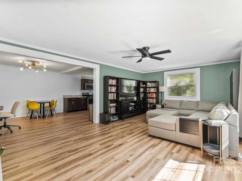 1072 5th Street, Hickory, NC 28601.  MLS# CAR4266765, YatesRealty ID 19109. 