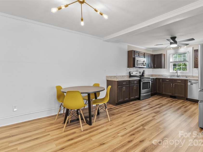 1072 5th Street, Hickory, NC 28601.  MLS# CAR4266765, YatesRealty ID 19109. 