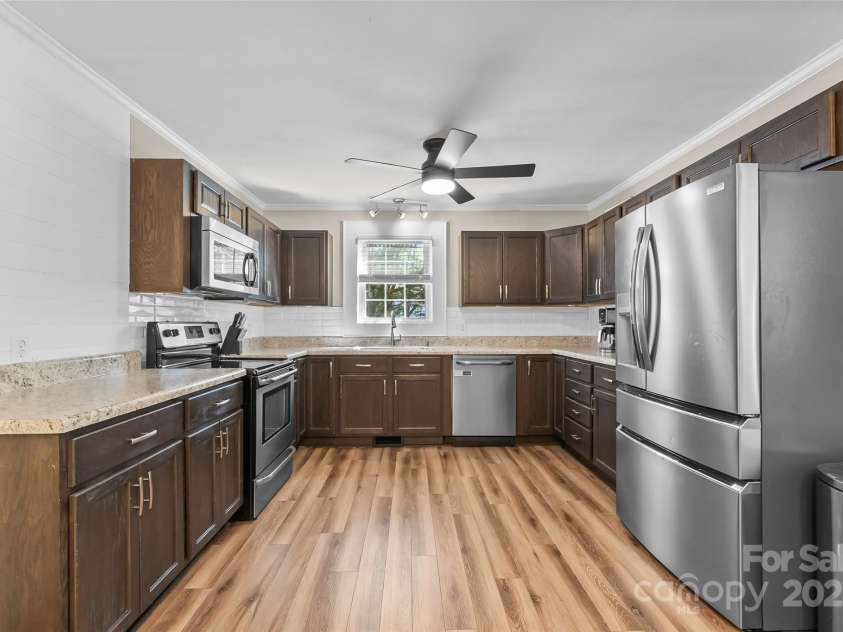 1072 5th Street, Hickory, NC 28601.  MLS# CAR4266765, YatesRealty ID 19109. 