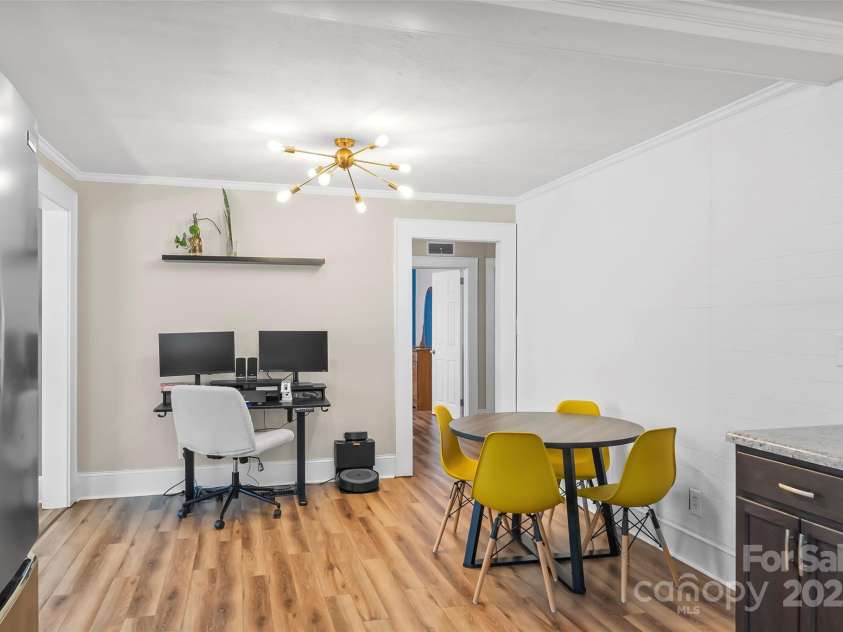 1072 5th Street, Hickory, NC 28601.  MLS# CAR4266765, YatesRealty ID 19109. 