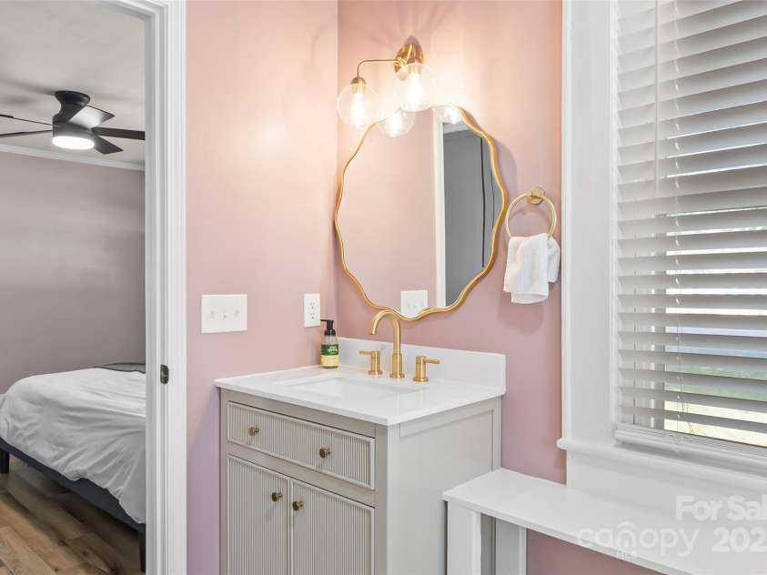 1072 5th Street, Hickory, NC 28601.  MLS# CAR4266765, YatesRealty ID 19109. 