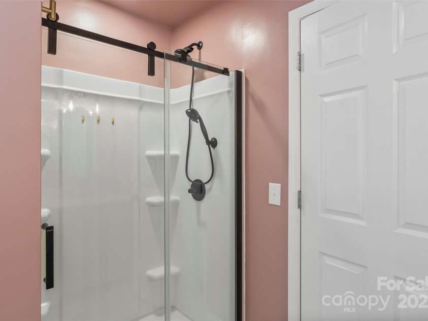 1072 5th Street, Hickory, NC 28601.  MLS# CAR4266765, YatesRealty ID 19109. 