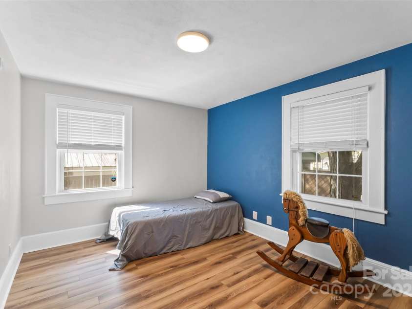 1072 5th Street, Hickory, NC 28601.  MLS# CAR4266765, YatesRealty ID 19109. 