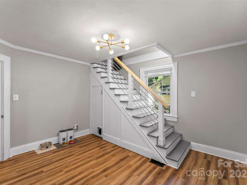 1072 5th Street, Hickory, NC 28601.  MLS# CAR4266765, YatesRealty ID 19109. 