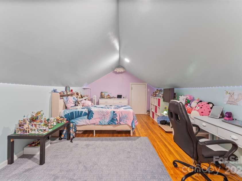 1072 5th Street, Hickory, NC 28601.  MLS# CAR4266765, YatesRealty ID 19109. 