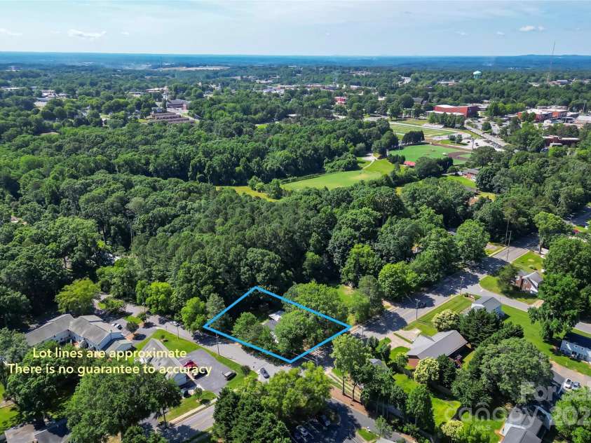 1072 5th Street, Hickory, NC 28601.  MLS# CAR4266765, YatesRealty ID 19109. 