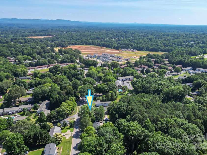 1072 5th Street, Hickory, NC 28601.  MLS# CAR4266765, YatesRealty ID 19109. 