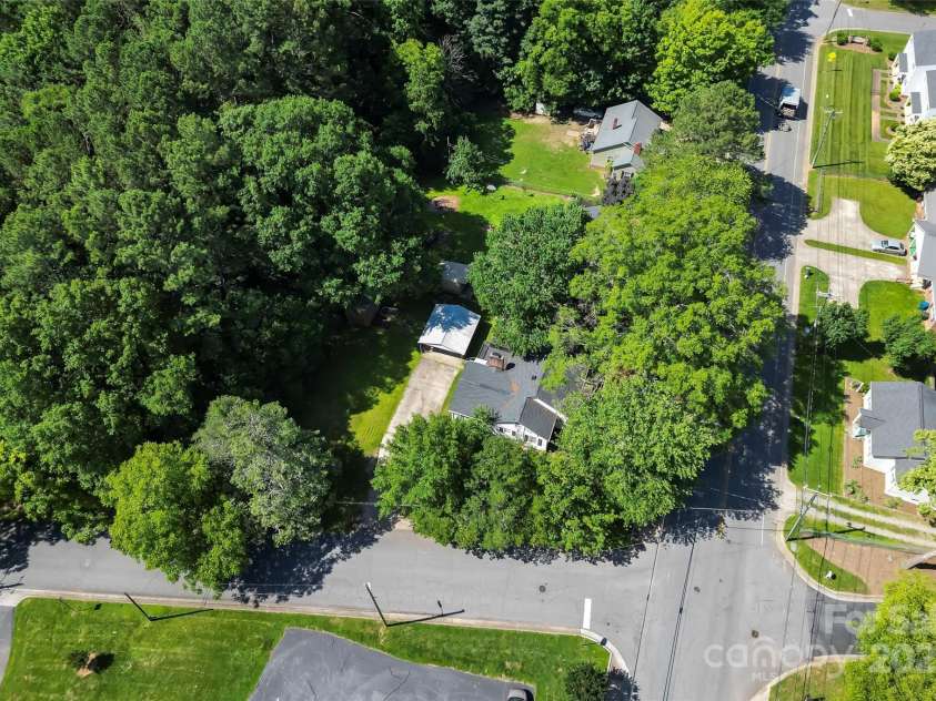 1072 5th Street, Hickory, NC 28601.  MLS# CAR4266765, YatesRealty ID 19109. 