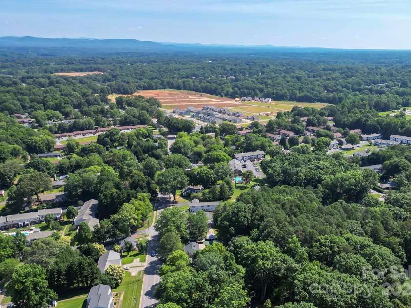 1072 5th Street, Hickory, NC 28601.  MLS# CAR4266765, YatesRealty ID 19109. 