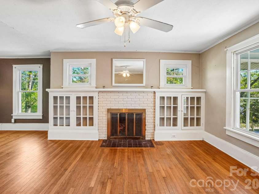 7 Oteen Park Place, Asheville, NC 28805.  MLS# CAR4357549, YatesRealty ID 19109. 
