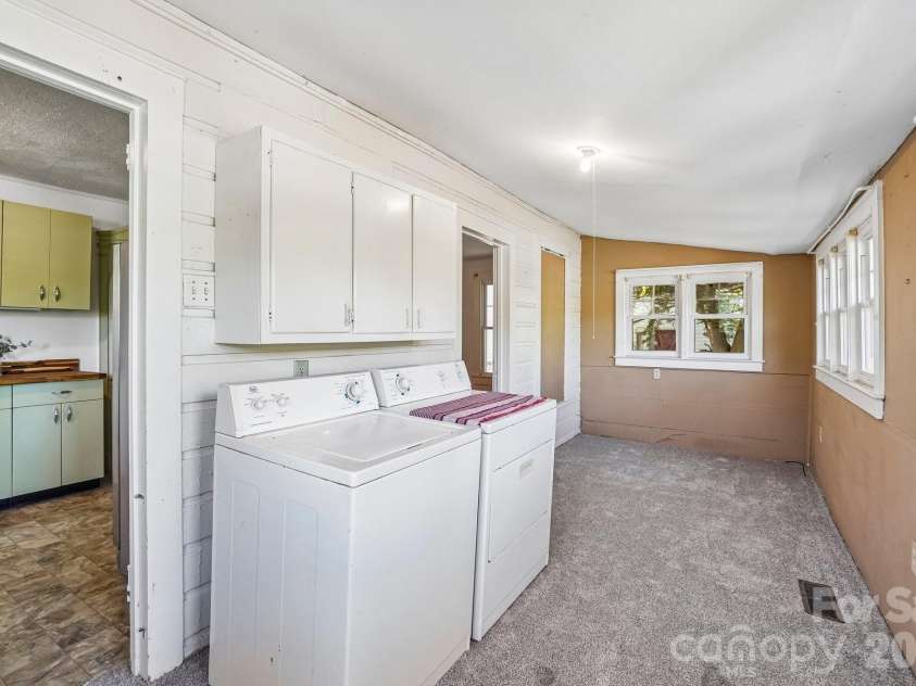 7 Oteen Park Place, Asheville, NC 28805.  MLS# CAR4357549, YatesRealty ID 19109. 